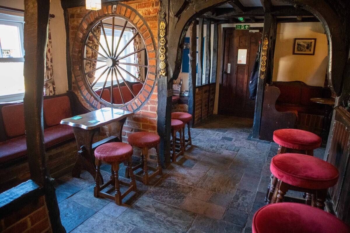 ESSEX - WELL-PRESENTED FREEHOUSE WITH POTENTIAL FOR FOOD