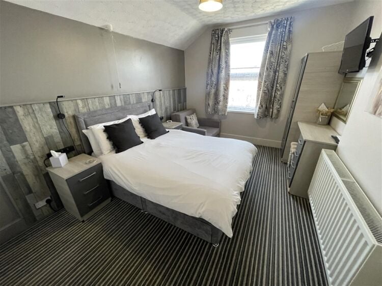 Immaculate and well appointed Guest House For Sale For Sale in Paignton Photo 5