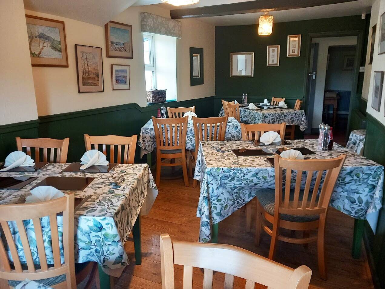 HEREFORDSHIRE CHARACTER COTTAGE STYLE PUBLIC HOUSE
