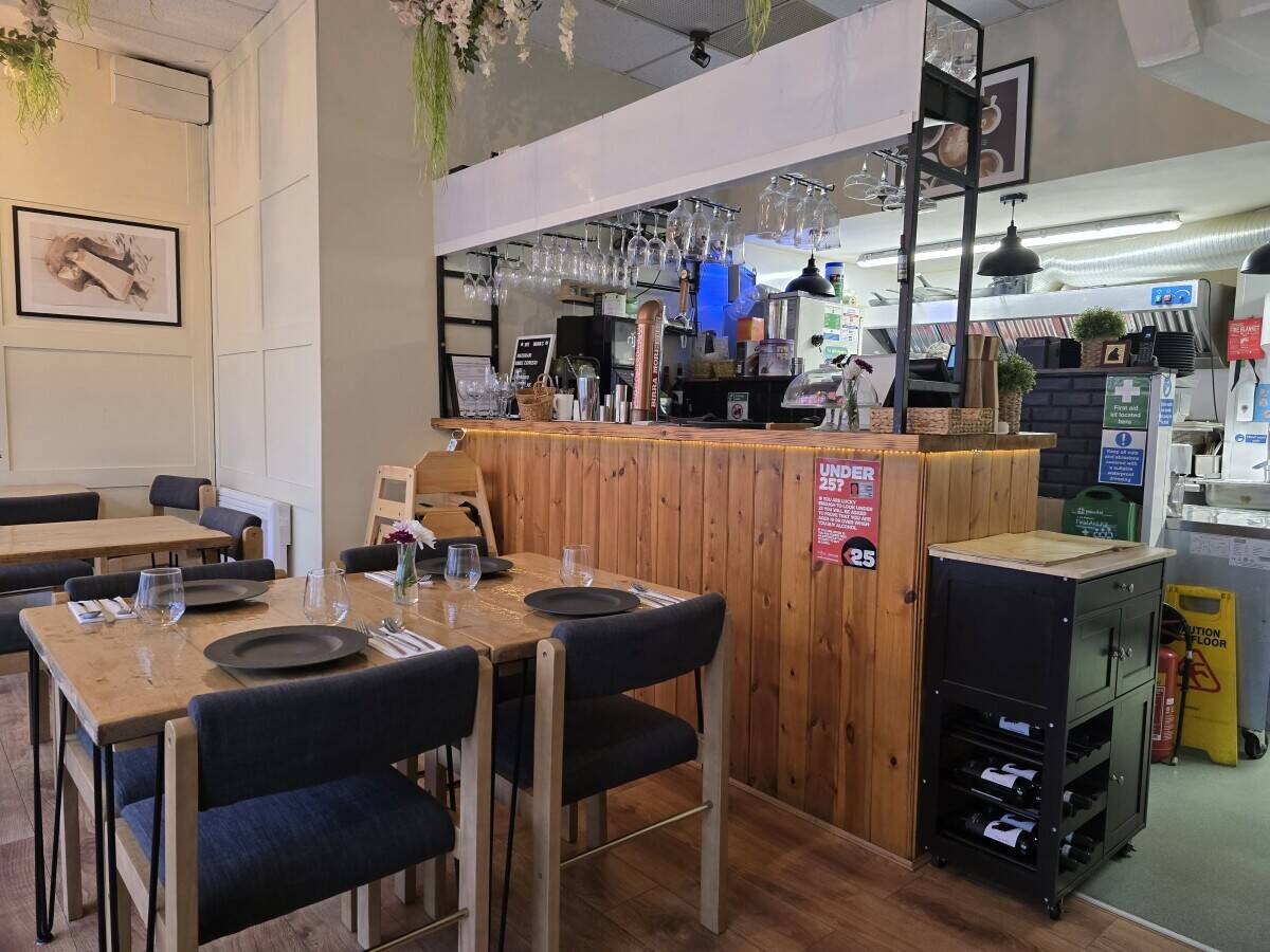 Re D'oro Ristorante &ndash; Award-Winning Italian Restaurant For Sale in Newport Photo 6