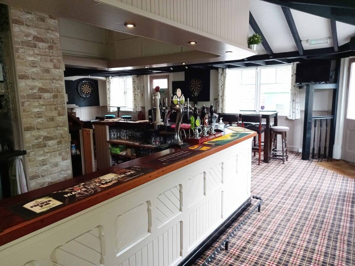 DEVON - VILLAGE FREEHOUSE CLOSE TO TOWN AND MAJOR CITY Photo 5