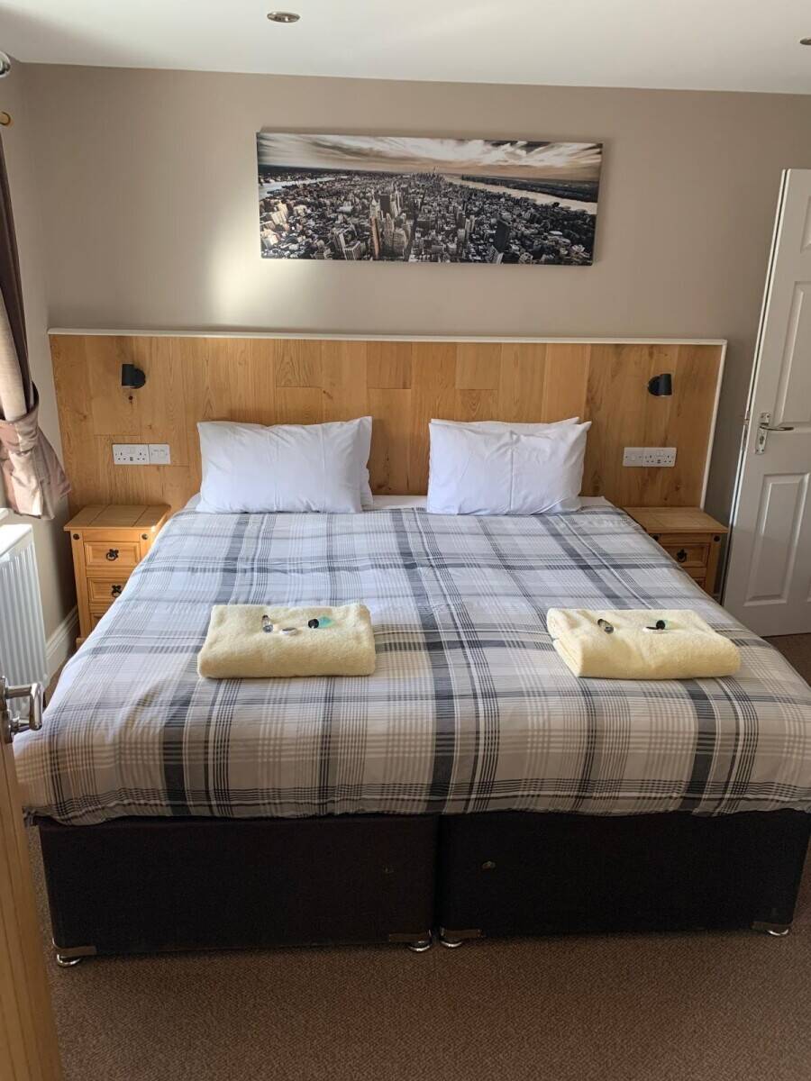 CARDIGAN – CHARACTER TOWN CENTRE PUBLIC HOUSE WITH 4 QUALITY LETTING BEDROOMS