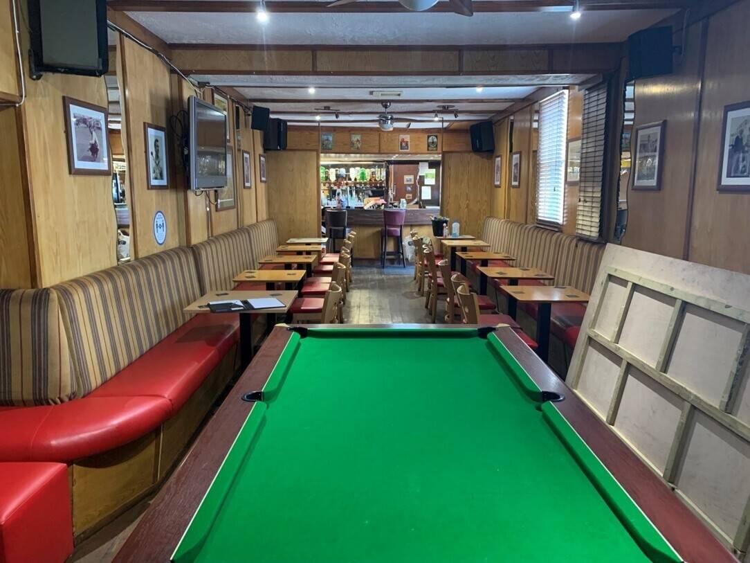 Commercial Inn, 123 Dalrymple Street, Girvan - Popular town centre public house