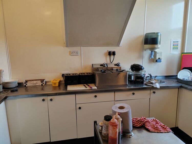 Brew-tiful Opportunity in Brighouse! Photo 5