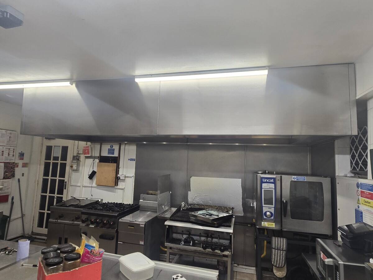 Profitable Takeaway Grill for sale at prime location next to train station Photo 5
