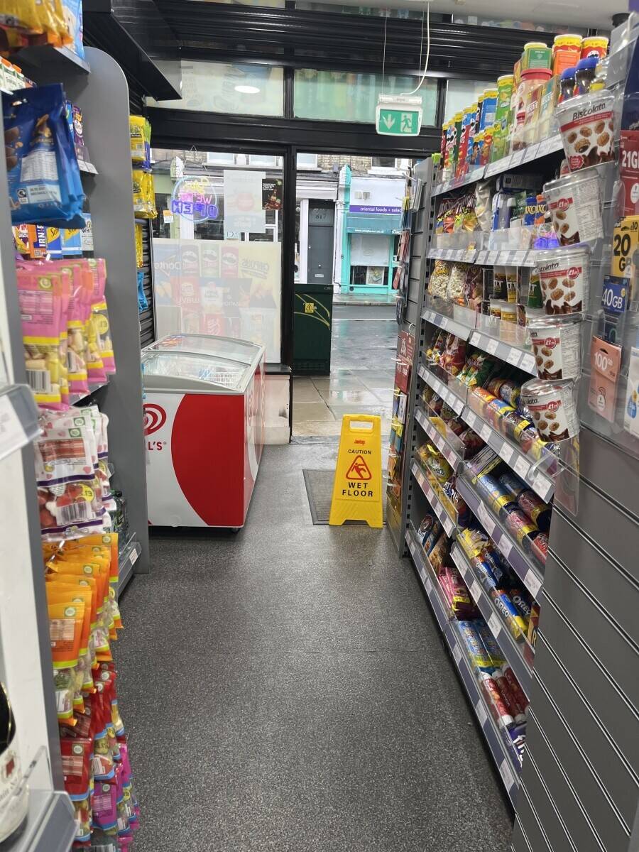 Off licence Photo 5