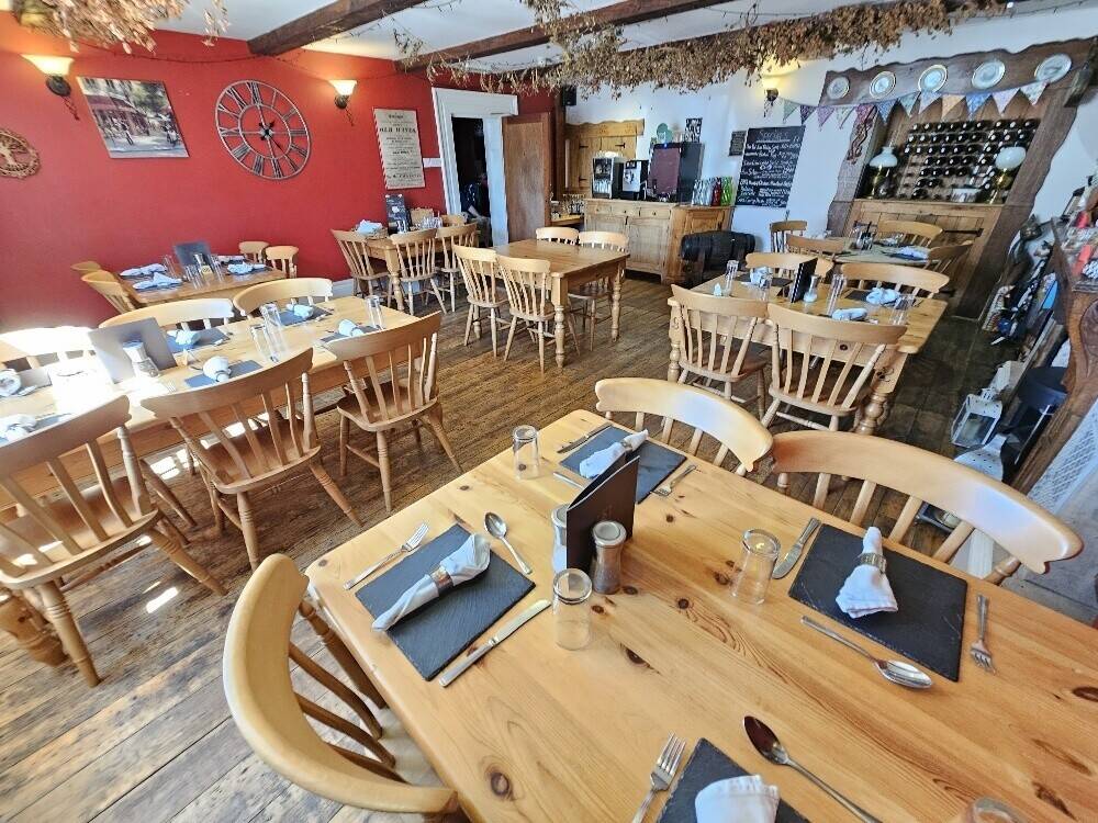Devon Village Inn With 5 Letting Rooms, a Letting Apartment and 3 Bedroom Owners Accommodation Photo 5