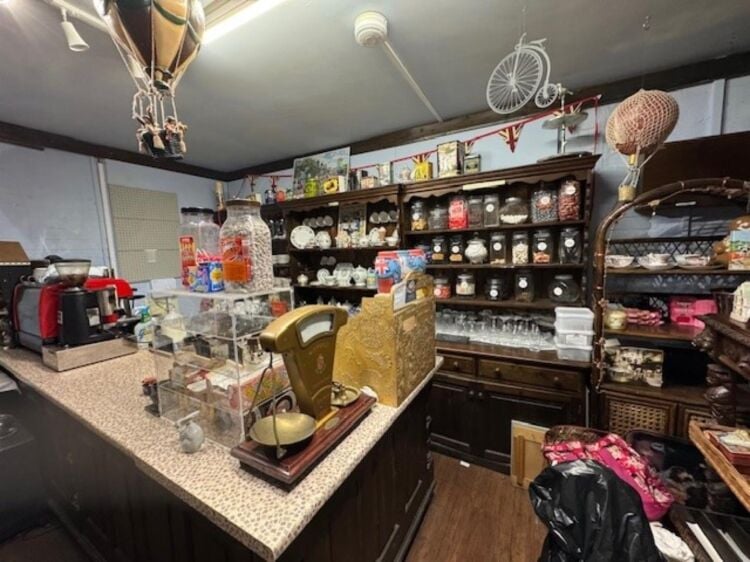 Leasehold Tearooms & Food Emporium Located In The Market Place, Warwick Town Centre Photo 5