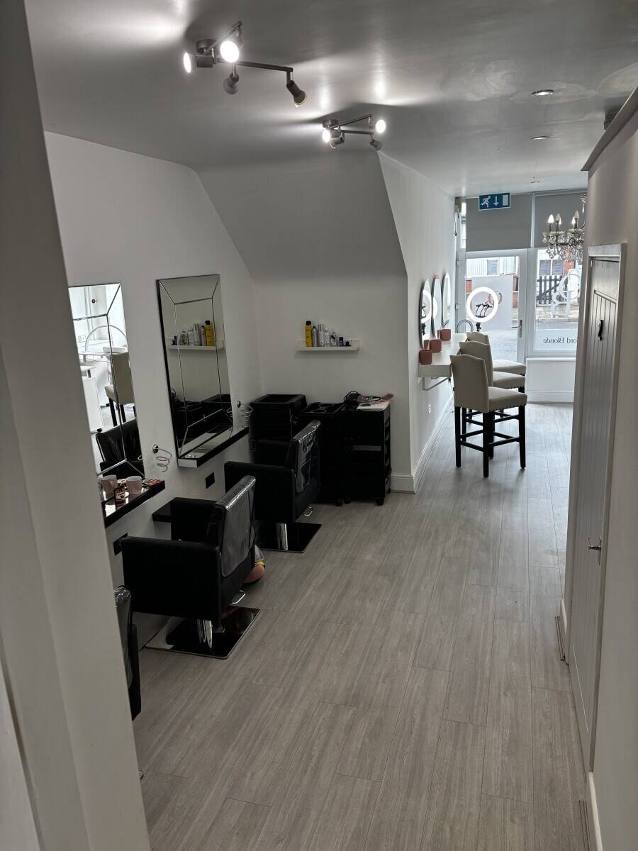 Oxford Blonde Hairdressers, Liverpool