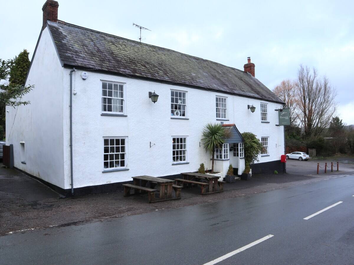 DEVON/SOMERSET BORDER - DESTINATION FREE HOUSE ON MAJOR TRUNK ROAD