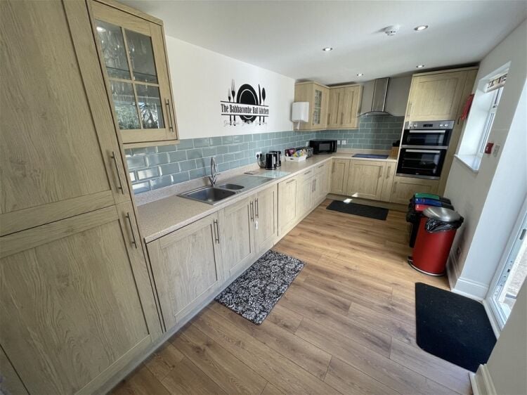 Detached 8-Bed Holiday Villa with Luxurious Owners Accommodation For Sale in Torquay Photo 5