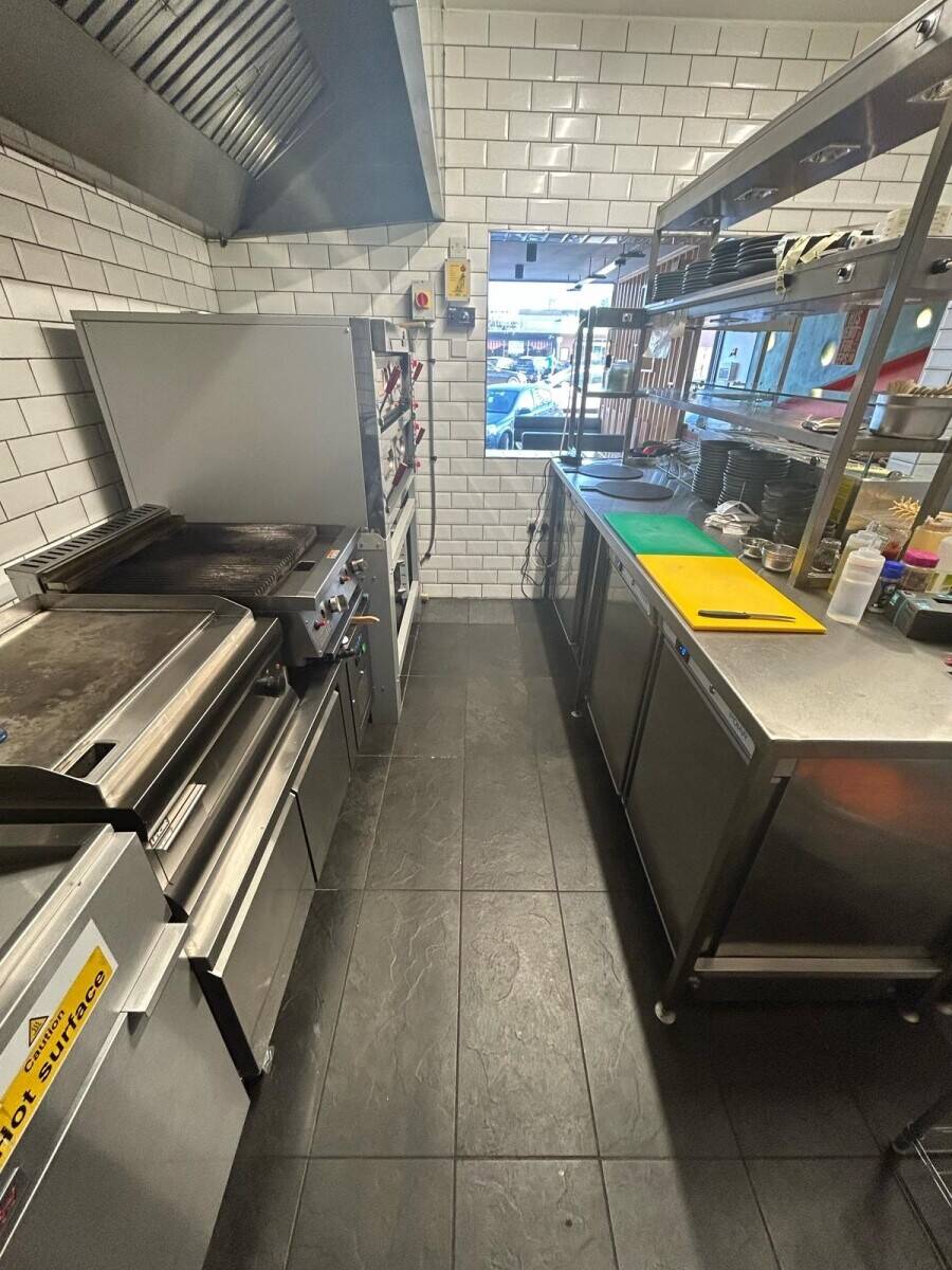 Pizza & Burgers Eat-in and Takeaway in Sought-after Location Photo 5