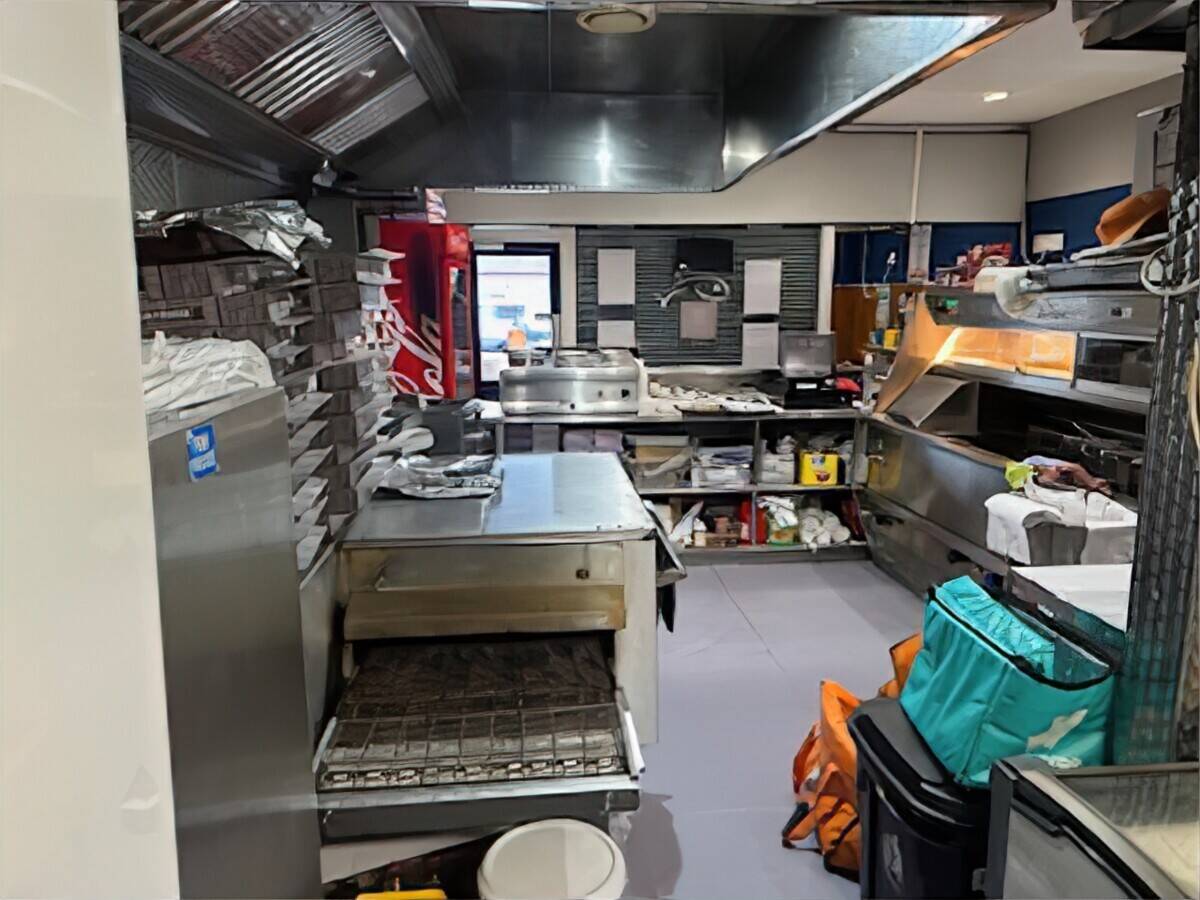 FISH  CHIPS AND PIZZA TAKEAWAY IN VERY SOUGHT AFTER LOCATION IN TYNE AND WEAR Photo 5