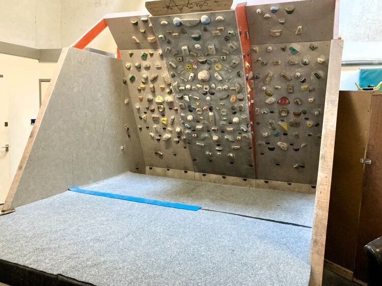 INDOOR CLIMBING/BOULDERING CENTRE with CAFÉ Photo 5