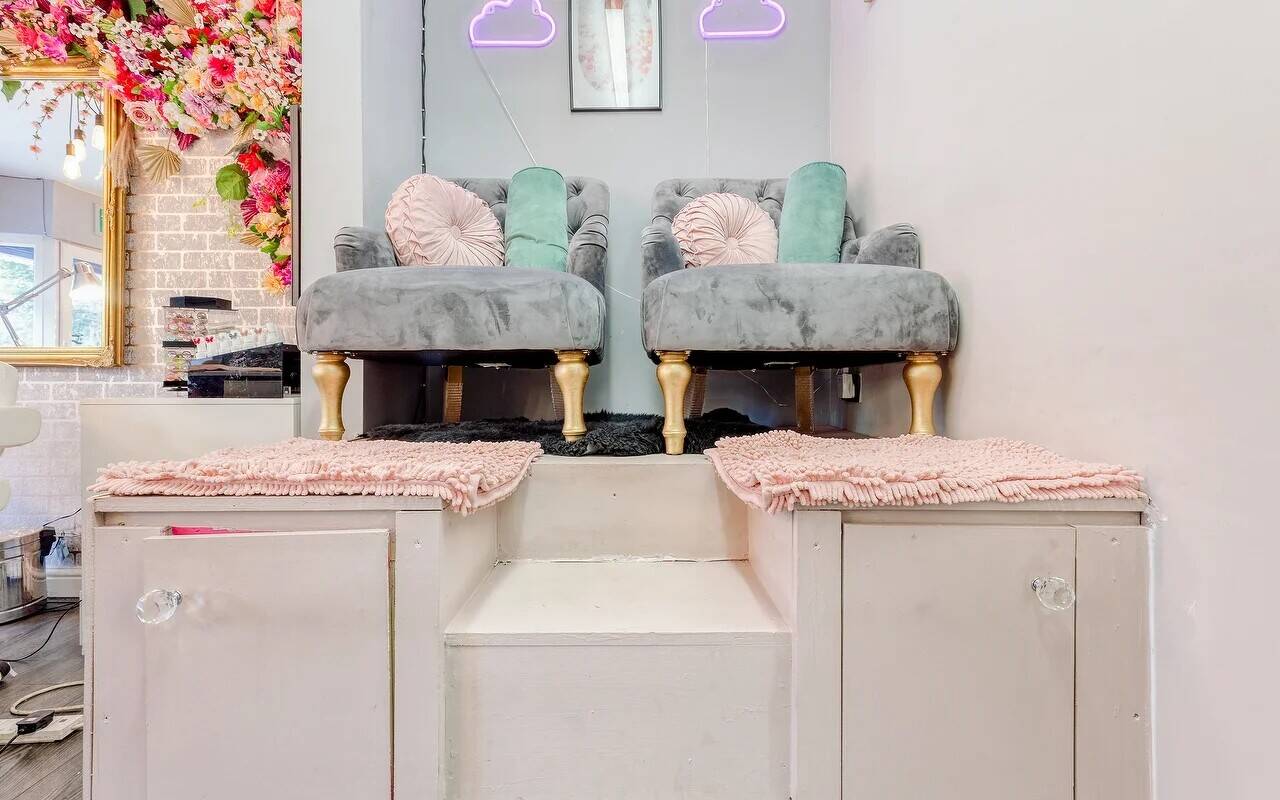 Well located beauty salon in leeds Roundhay