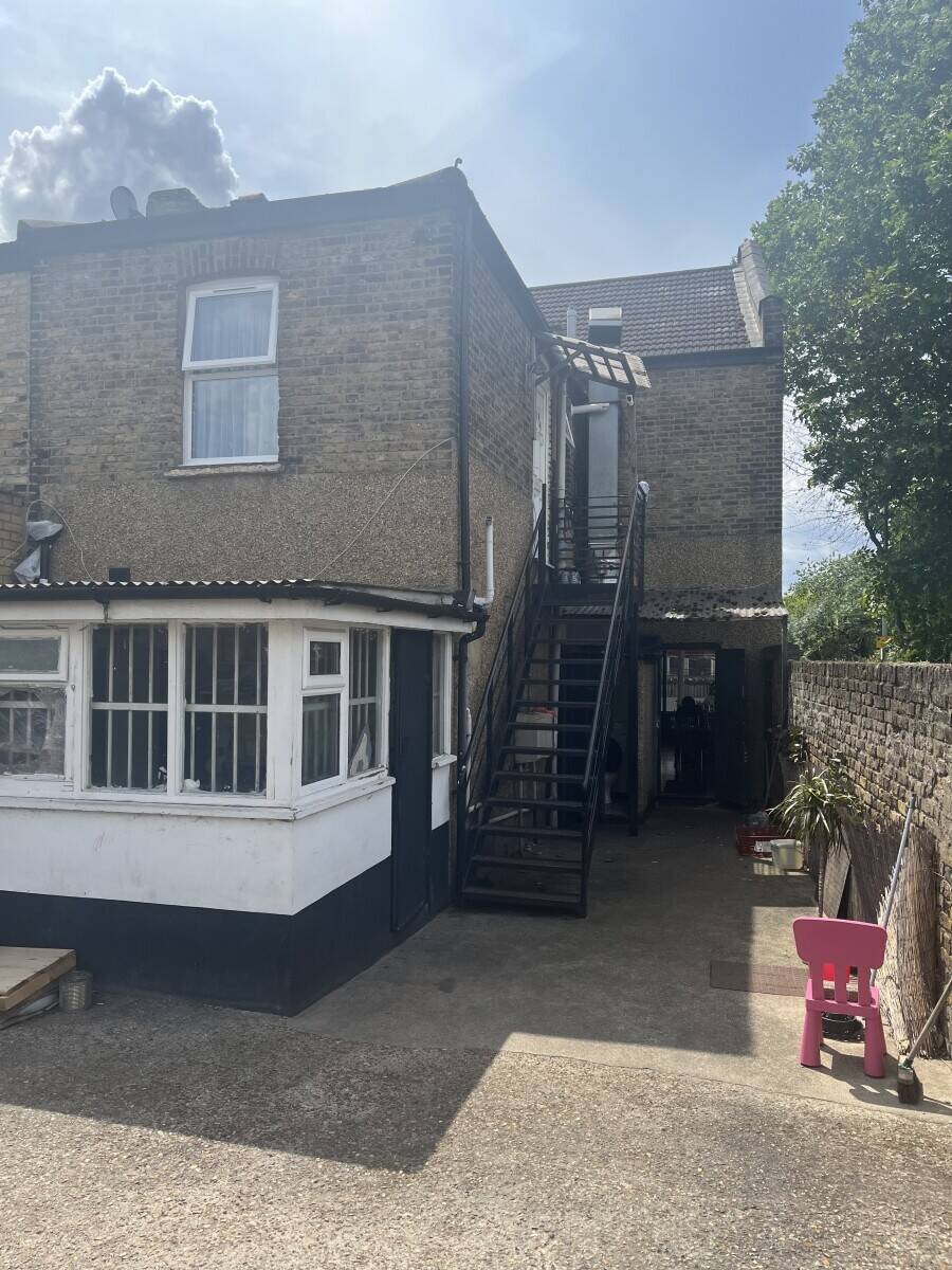 Coffee shop for sale in Leyton