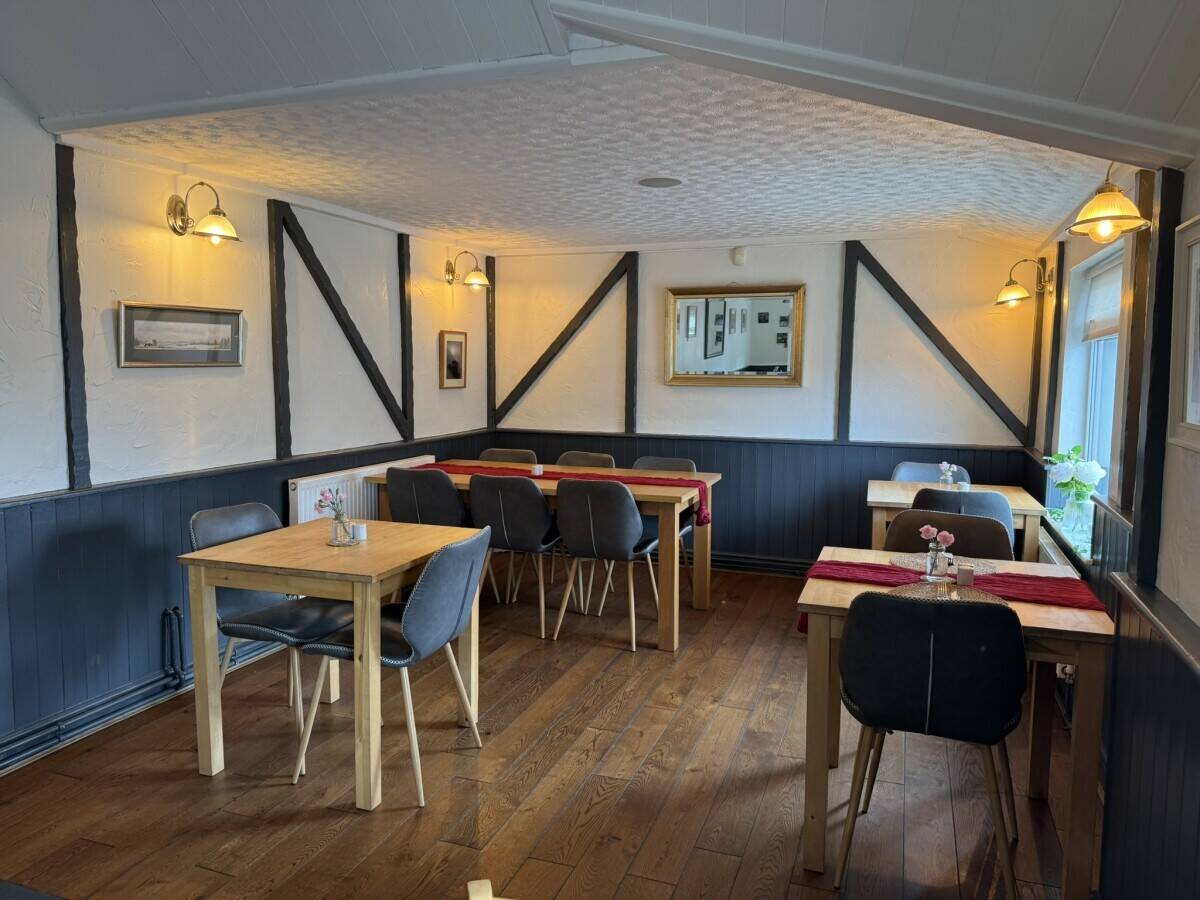 WEST WALES  TRADITIONAL PUBLIC HOUSE AND RESTAURANT ON THE EDGE OF BUSY MARKET TOWN Photo 5