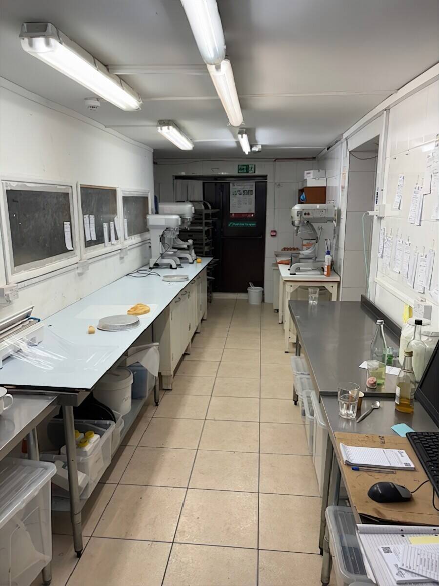 PROFITABLE LEASEHOLD ITALIAN BAKERY AMALFI PASTICCERIA IN BEDFORD PRICE REDUCED Photo 5