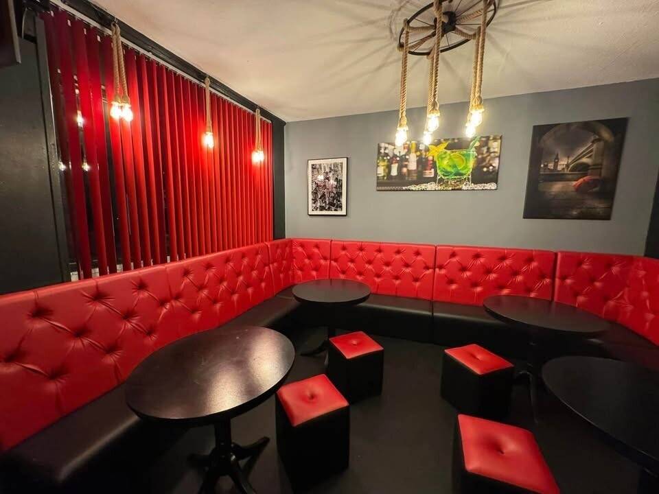 Cocktail and Music Bar in LLangollen for sale Photo 5