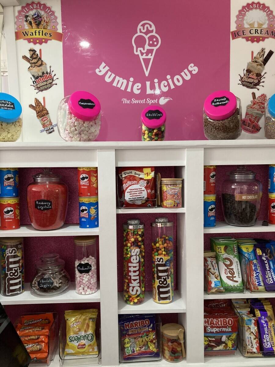 Dessert / Sandwich shop for sale in Bradford West Yorkshire. Photo 5