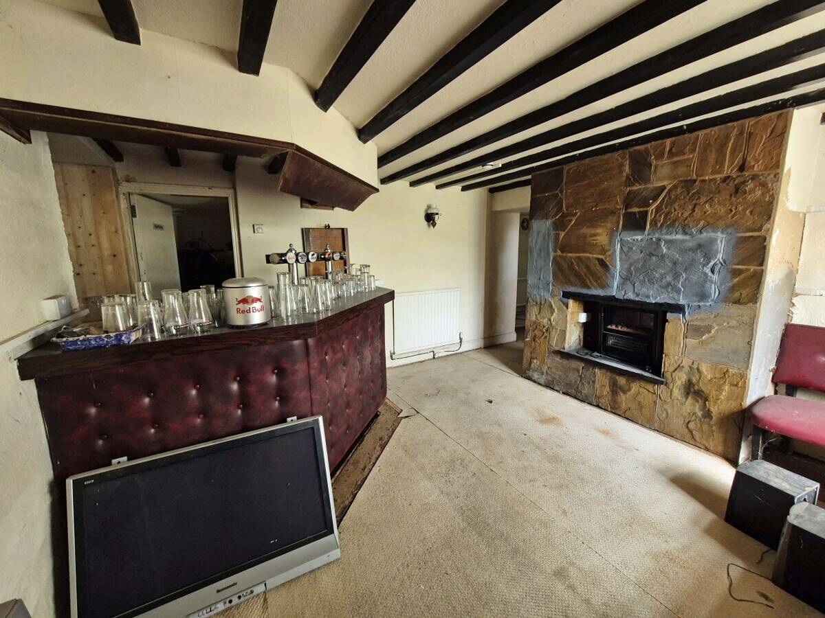 FLINTSHIRE - CLOSED VILLAGE PUBLIC HOUSE