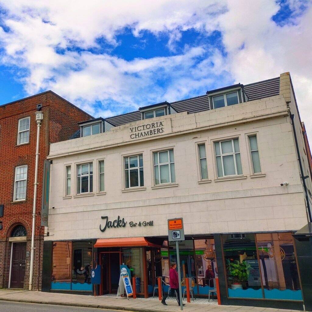 Thriving High Street Caf&eacute;/Restaurant &ndash; Prominent Location &ndash; Daytime Trade Only &ndash; &pound;600K Turnover Photo 5