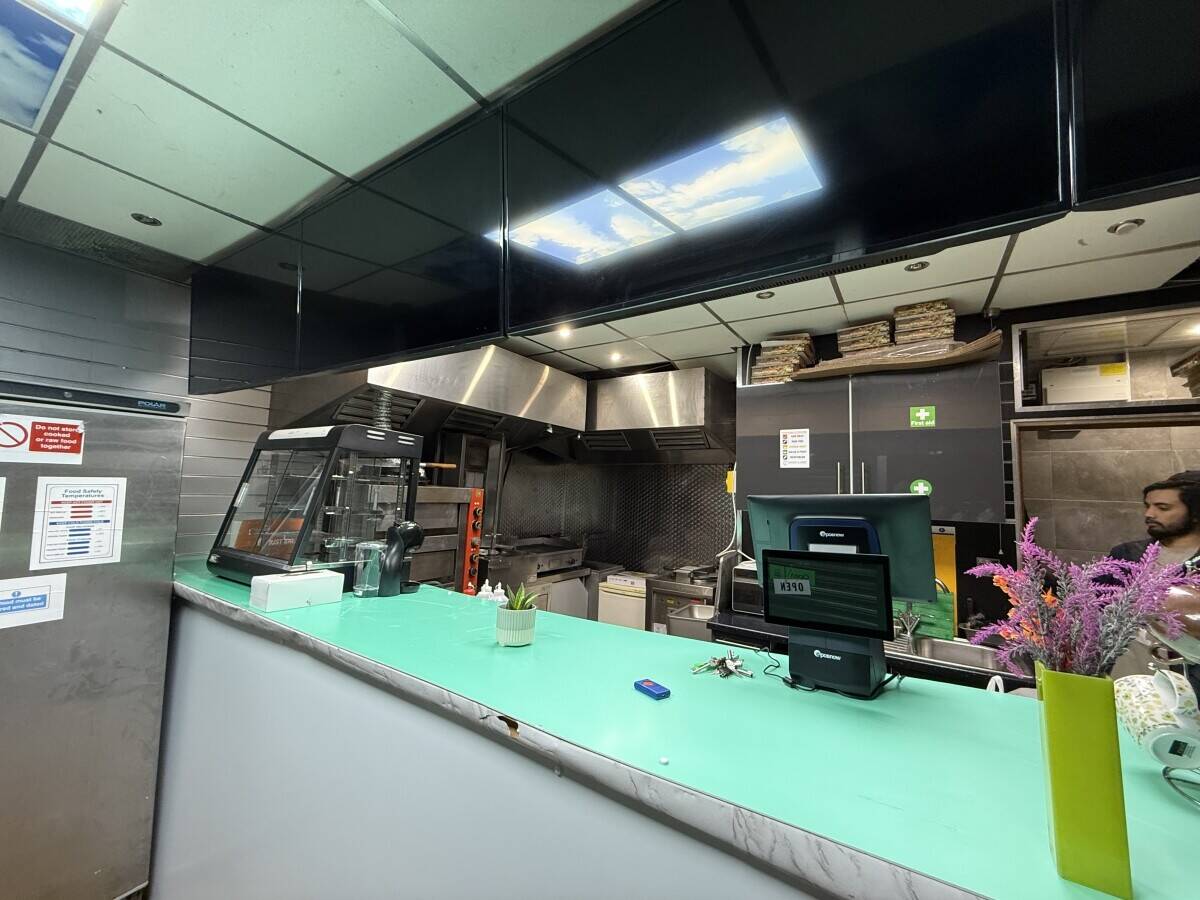 Takeaway Fast Food Restaurant for Sale, Great for Self-Sponsorship Opportunity