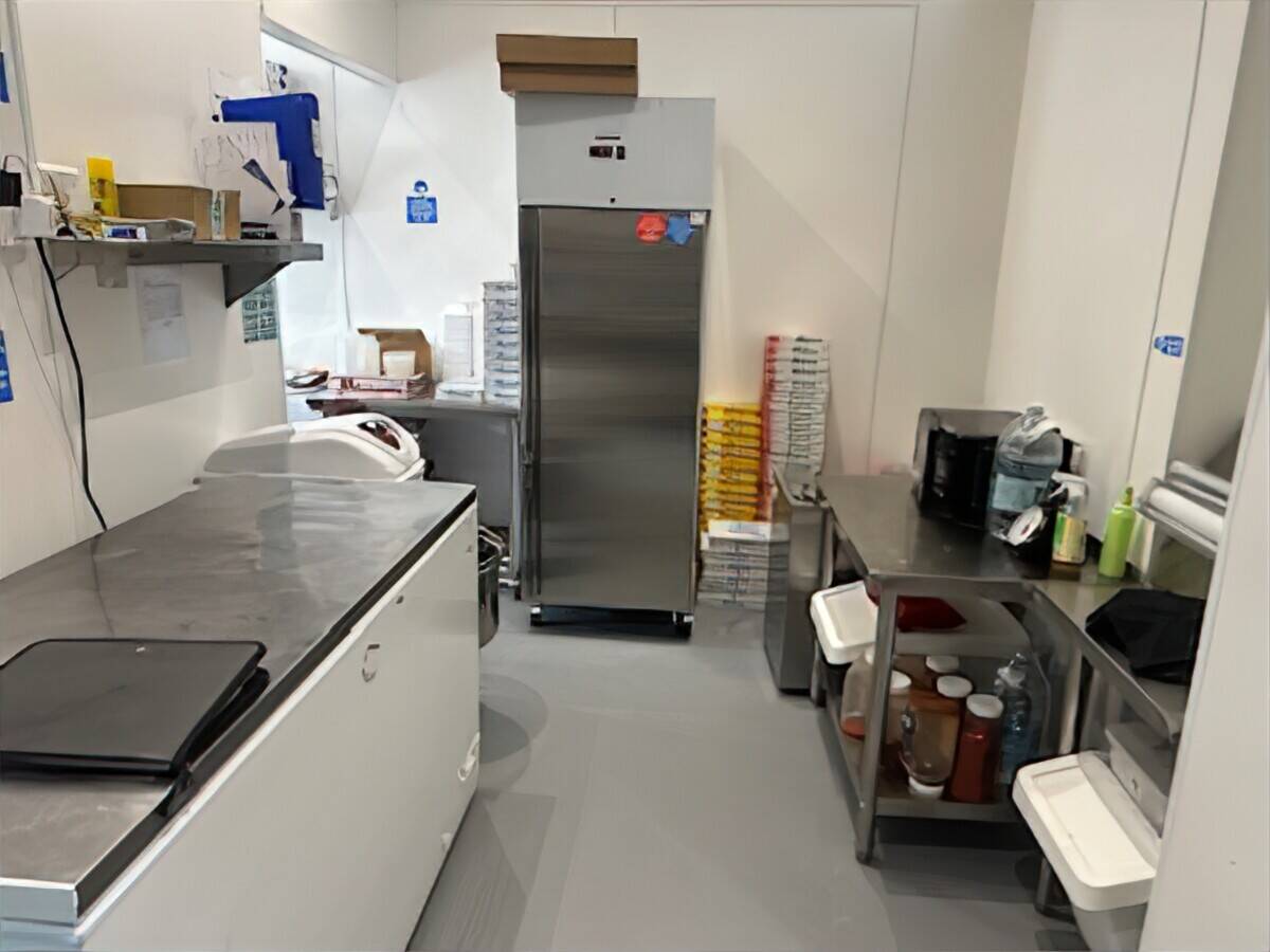 FISH CHIPS AND PIZZA TAKEAWAY IN TYNE AND WEAR Photo 5