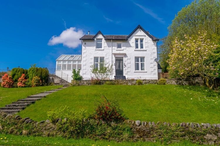 6 Bed Charming Bed & Breakfast