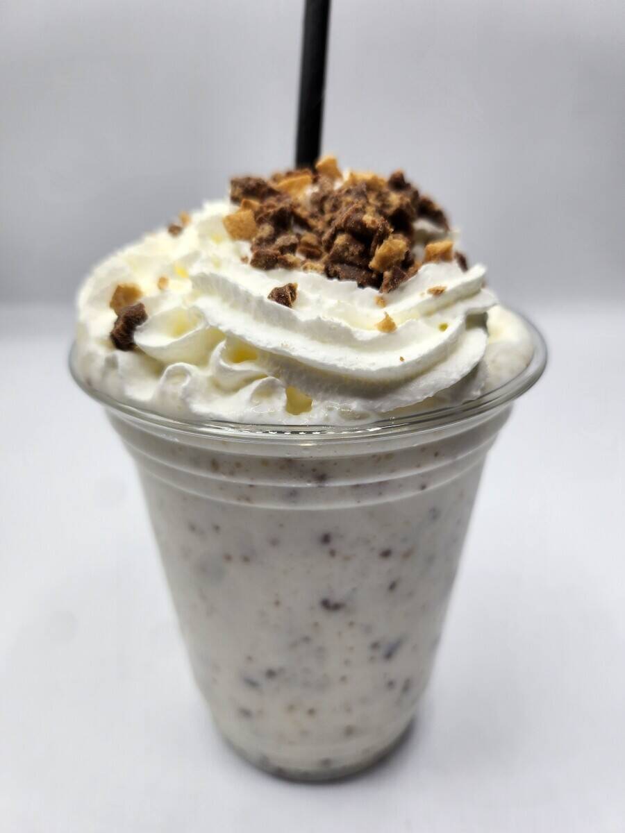 Established Sweet  & Bubble Tea shop in Crowthorne High St - Berkshire
