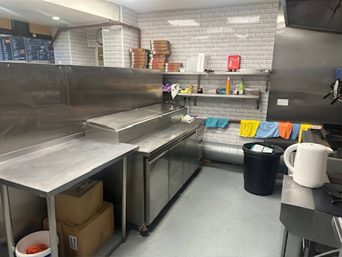 TRADITIONAL FISH AND CHIPS TAKEAWAY IN VERY SOUGHT AFTER LOCATION IN TEESSIDE Photo 5