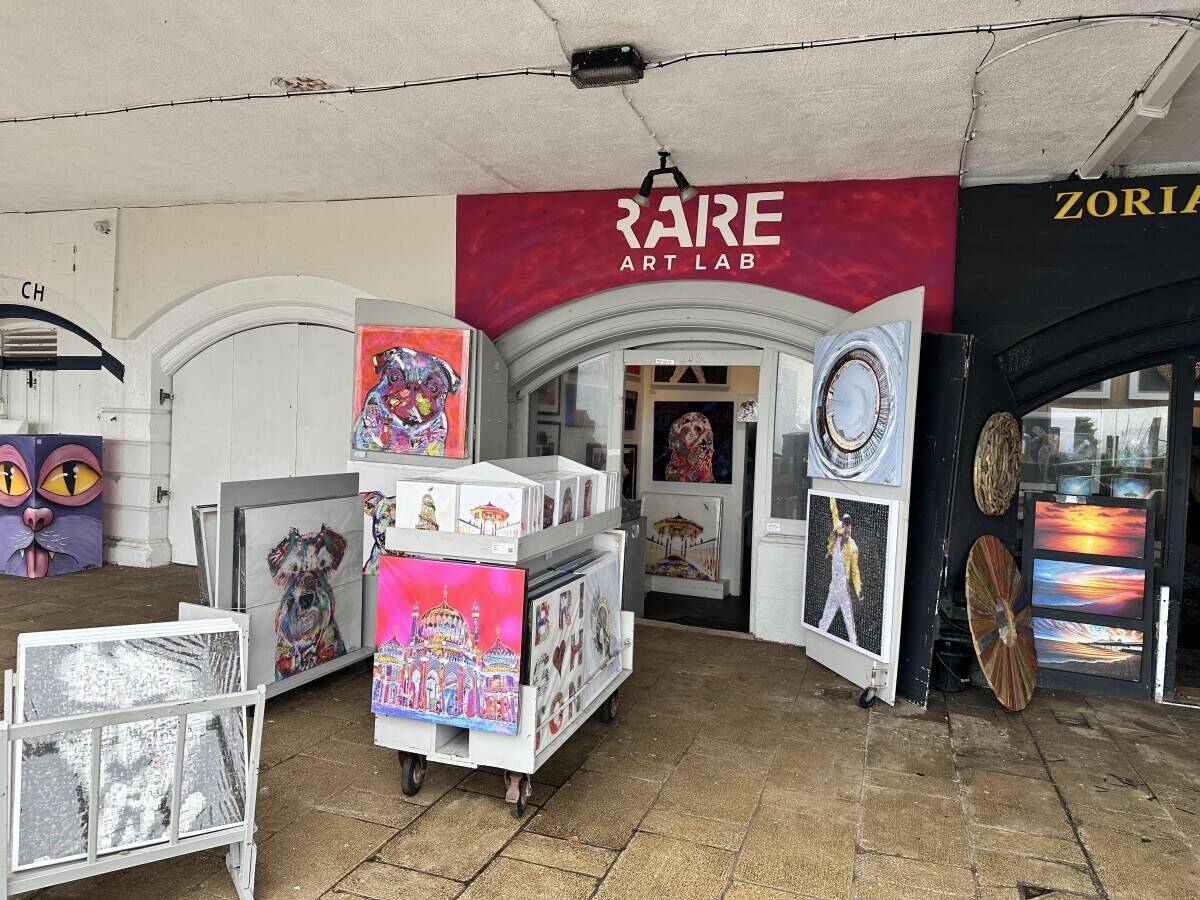 ART GALLERY  SUPERB TRADING POSITION,  LOWER ESPLANADE, BRIGHTON Photo 5