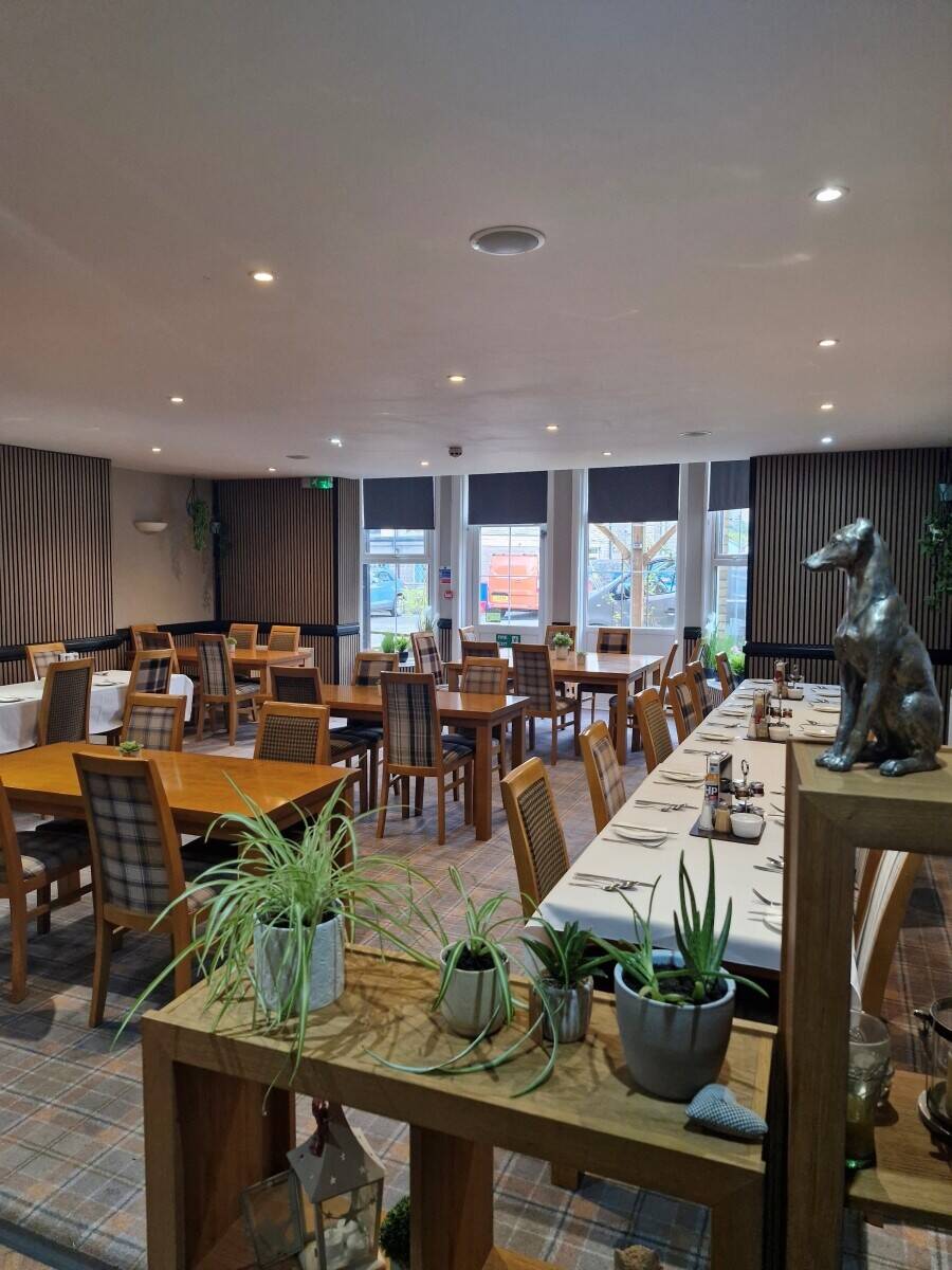 MID WALES - PROMINENT MARKET TOWN HOTEL WITH ESTABLISHED TRADE