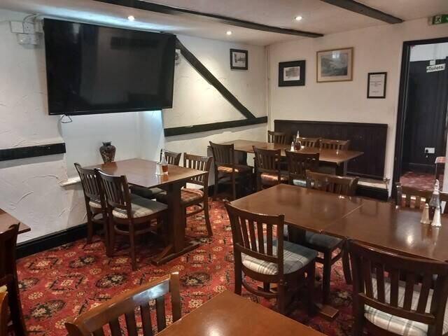 SOUTH WALES - WELL-ESTABLISHED AND HIGHLY PROFITABLE PUBLIC HOUSE WITH FOOD-LED BUSINESS