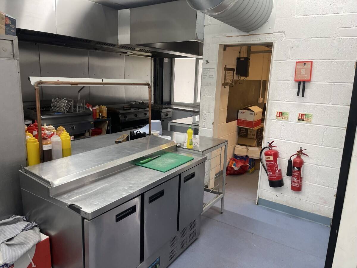 Excellent location dark kitchens for sale - VERY SPACIOUS Photo 5