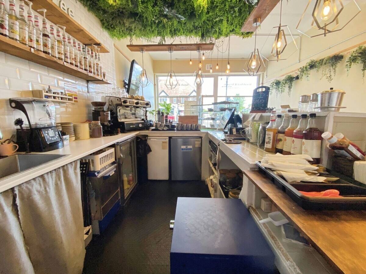 COFFEE SHOP / CAFE, LEIGH ON SEA - £65,000 LEASEHOLD