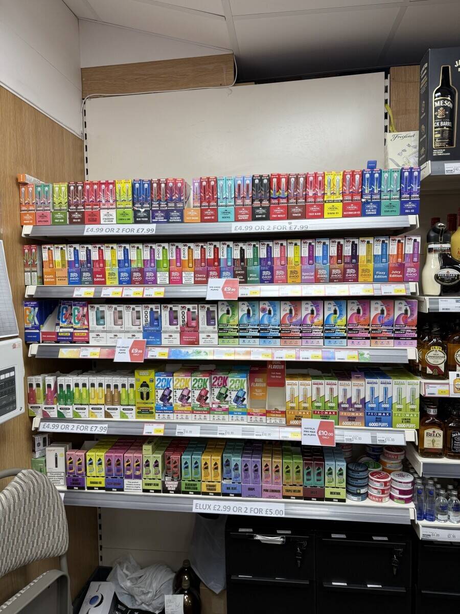 Busy off license shop for sale Photo 5