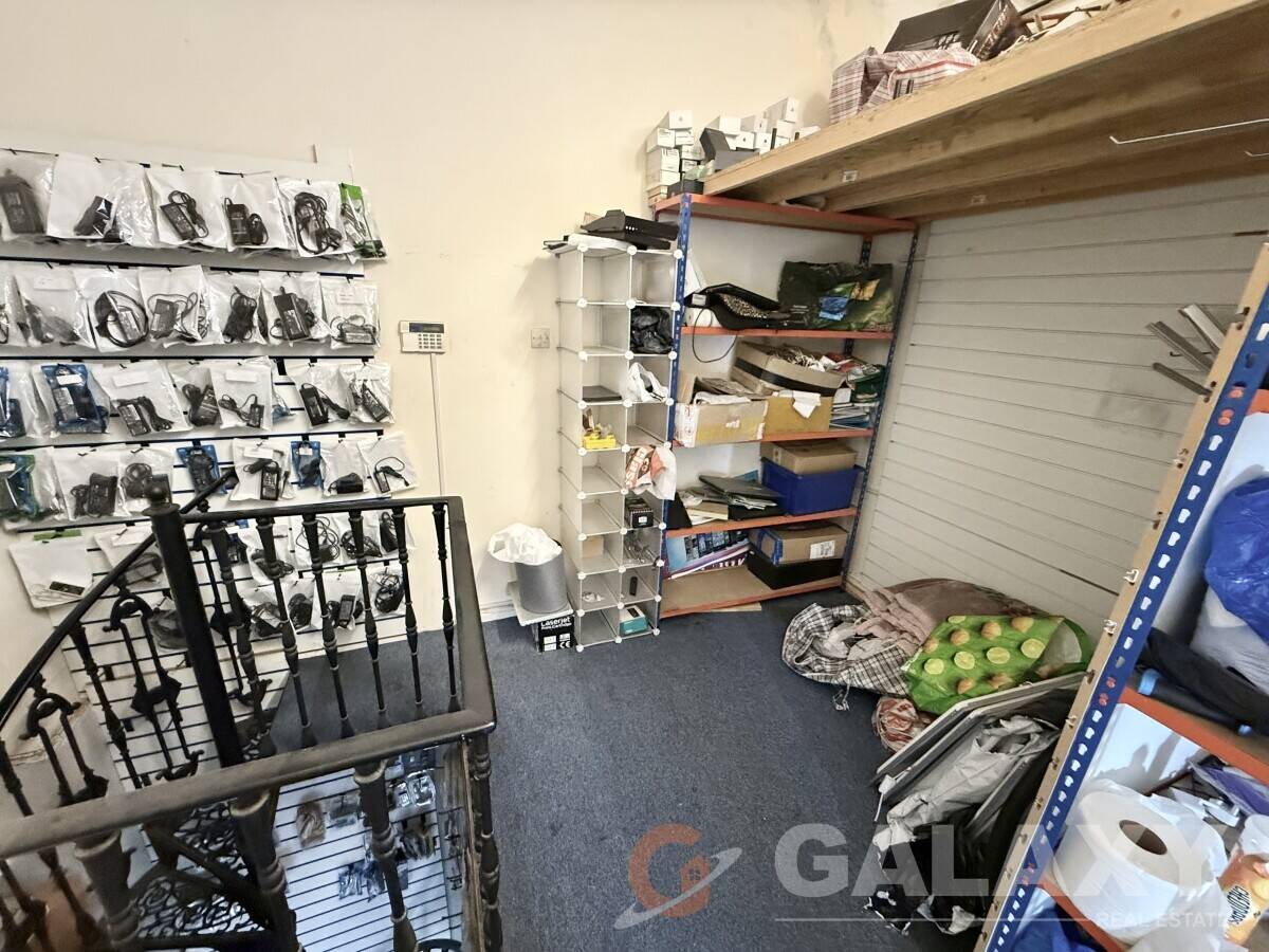 Vape, Mobile Phone & Repair Shop in High Street for Sale in Berkshire Photo 5