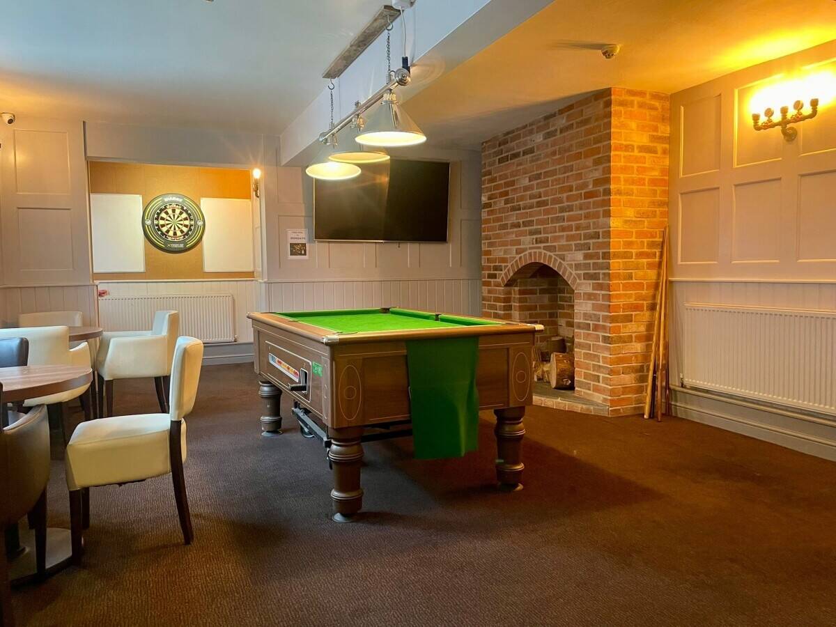 DERBYSHIRE - DETACHED PUB WITH CAR PARK AND SIZEABALE COURTYARD BAR/OUTBUILDING Photo 5