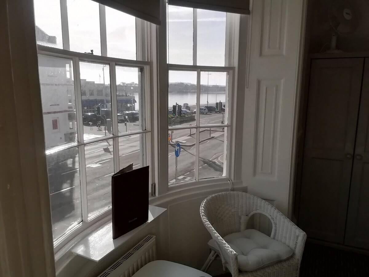 Immaculate Sea View Guest with Pretty Garden Photo 5