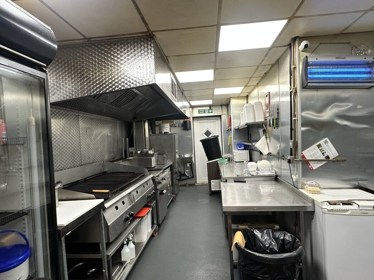 BURGATING PERI PERI &ndash; A WELL-ESTABLISHED TAKEAWAY IN CASTLEFORD TOWN CENTRE