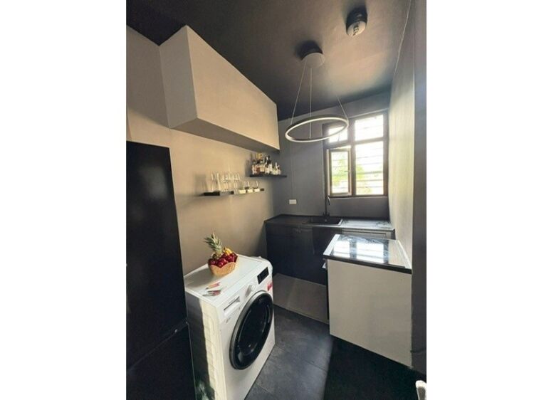 Ink-Credible Opportunity: Trendy Tattoo Studio in London Up for Grabs! Photo 5