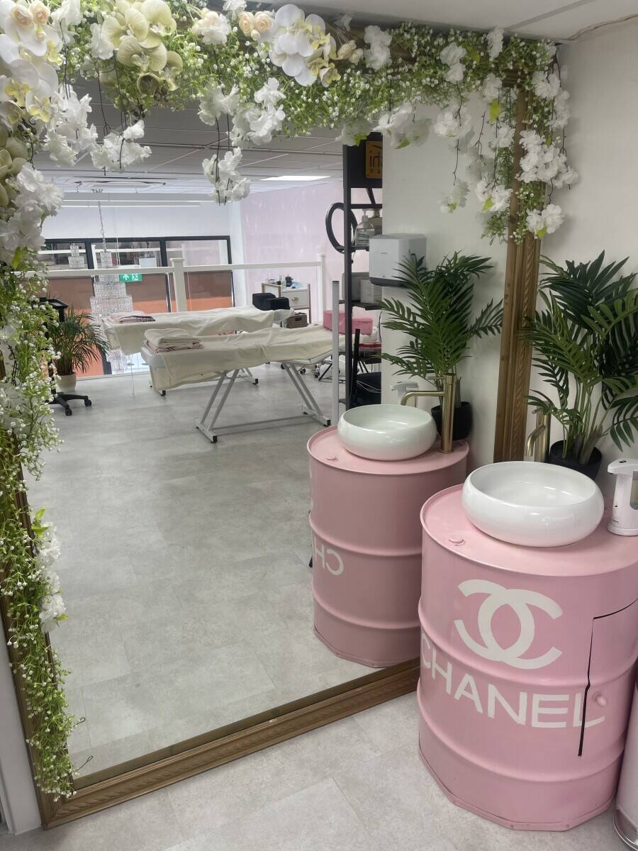 Freya hair studio and beauty in Hounslow Photo 5