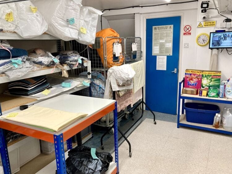 DOMESTIC & COMMERCIAL LAUNDRY with DRY CLEANING AGENCY Photo 5