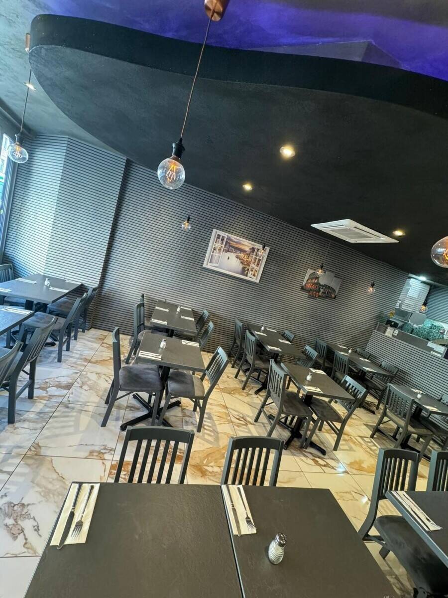 Italian restaurant for sale in Winchmore Hill, London
