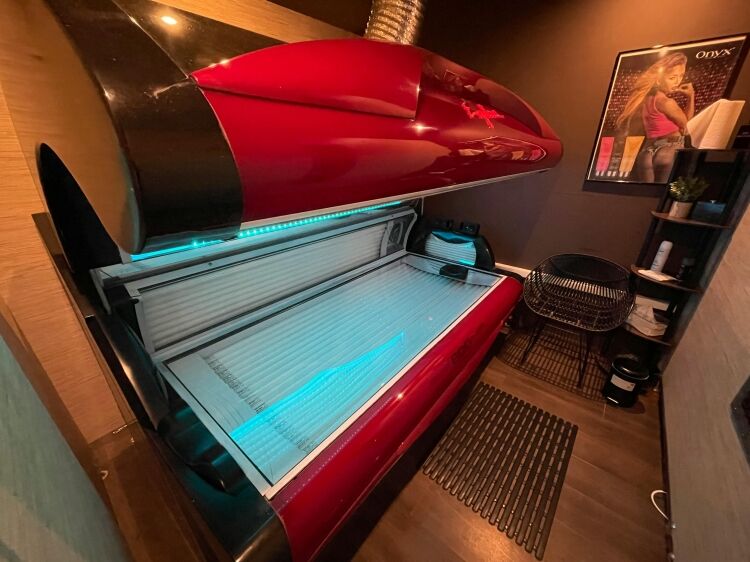 Well Presented Tanning Salon & 2 Treatment Rooms