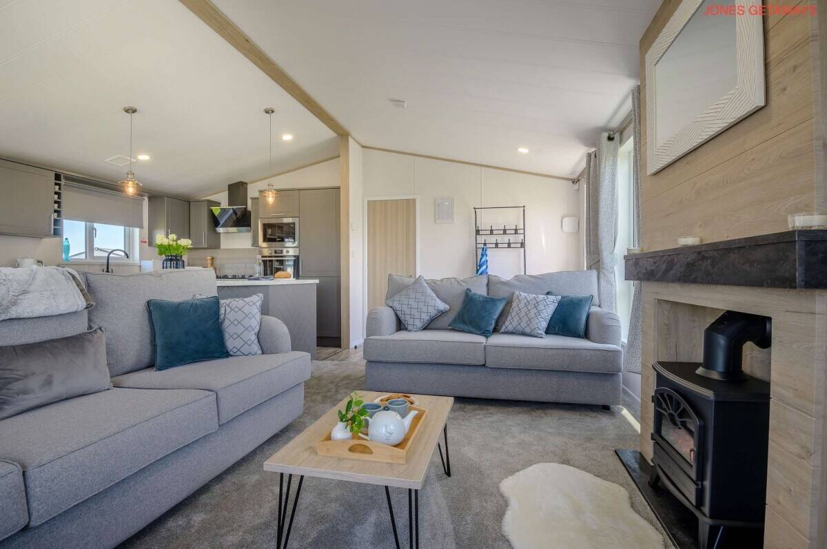 Luxury Holiday Lodge with &pound;30k Annual Bookings in Somerset