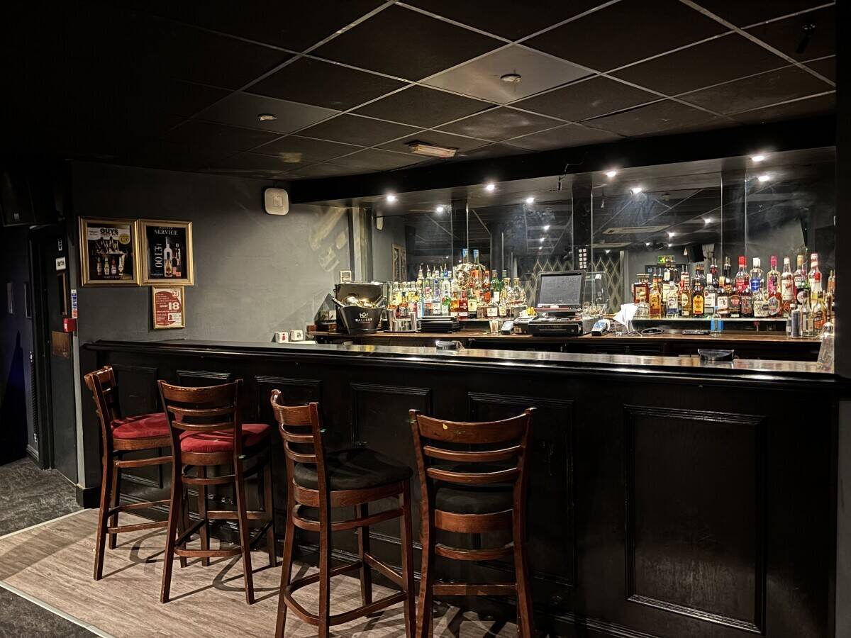 DORSET – ESTABLISHED TOWN CENTRE GENTLEMEN’S CLUB IN COASTAL RESORT WITH SEV AND LATE ALCOHOL LICENC