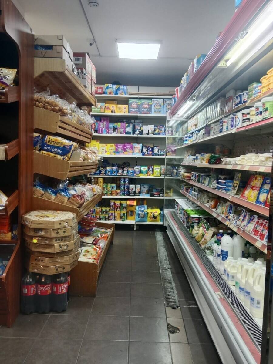 Convenience Store for Sale on Busy High Street in London Photo 5