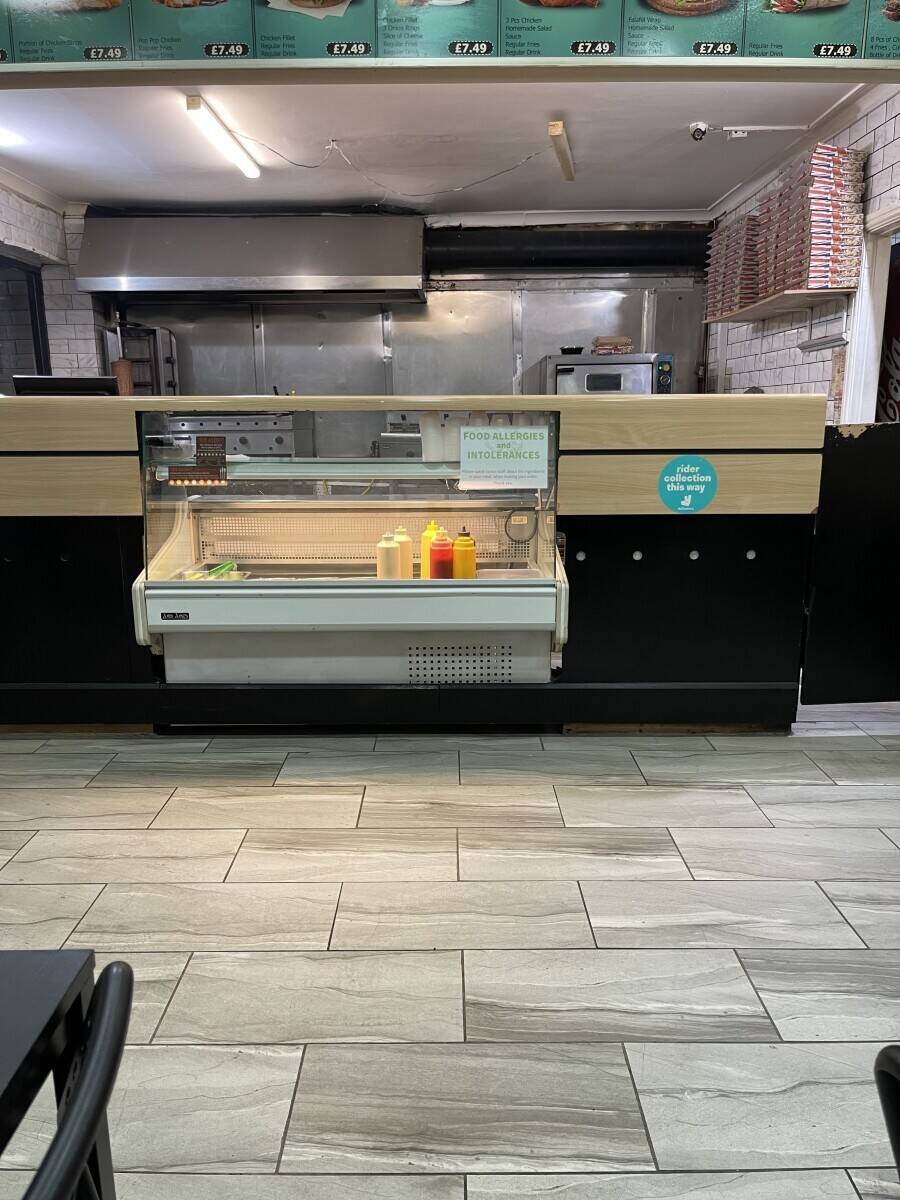 Chicago Pizza Shop for Sale in a Prime Location!